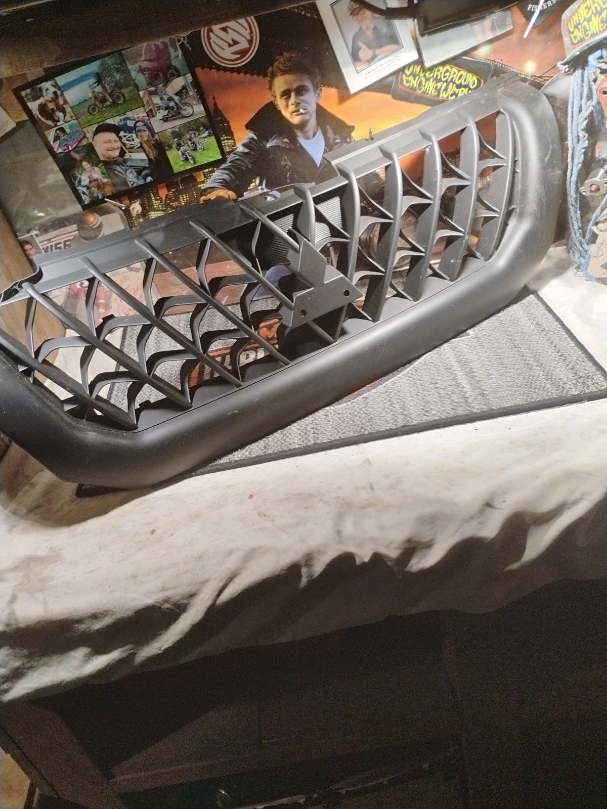 fits 2000-2001 MONTERO SPORT Front Bumper Grille Black NEW