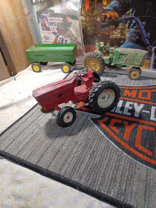 VINTAGE ERTL 2706 International Red Die Cast Tractor STK #415  Toy Farm Machine