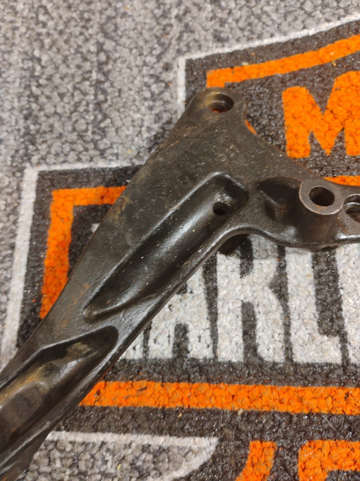 Harley Dyna Super Wide Glide Low Rider Black Rear Exhaust Mount Bracket 65695-06